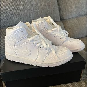 Jordan 1 Mid (white)